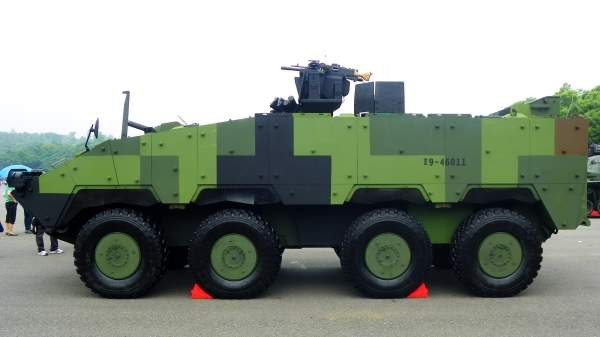 CM-32 Yunpao (Cloud Leopard) 8x8 Amphibious Armored Personnel Carrier (APC) (C)